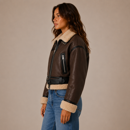 Kurze Aviator-Jacke mit Teddyfell-Besatz und Gürtel