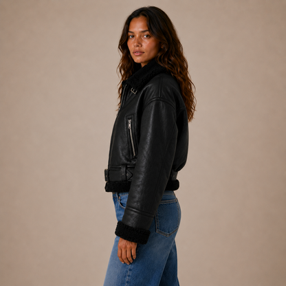 Kurze Aviator-Jacke mit Teddyfell-Besatz und Gürtel