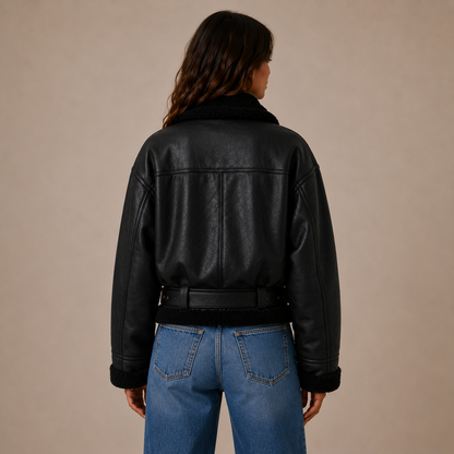 Kurze Aviator-Jacke mit Teddyfell-Besatz und Gürtel